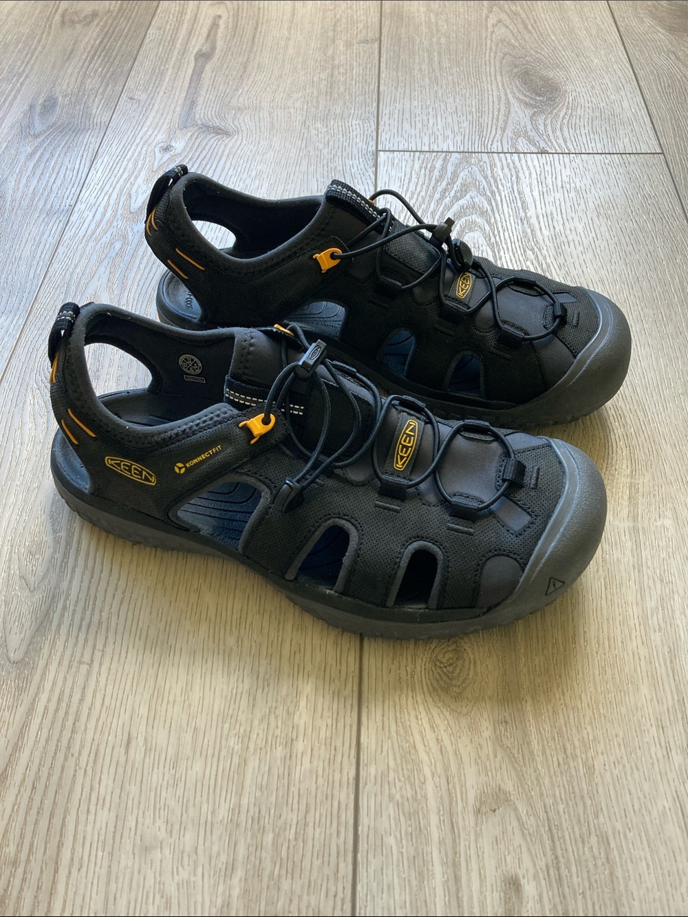 Keen SOLR Hiking Shoes Sandals Men’s 11 Black Gray Travel Camping Fish Outdoor